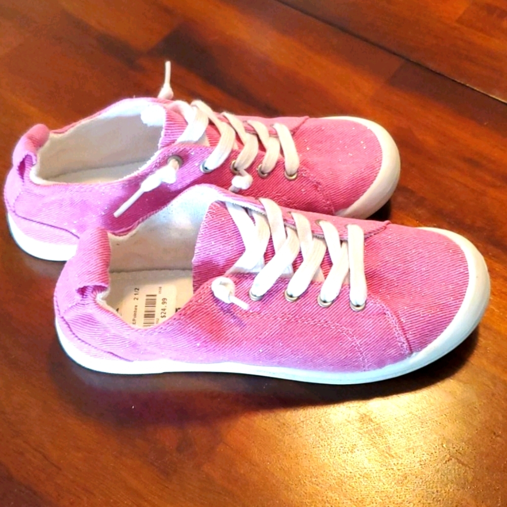 AE kids slip on runners
